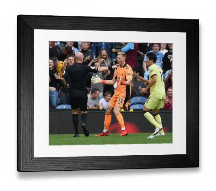 Framed Print : Arsenal's Aaron Ramsdale Pleads Innocence to Referee during Burnley vs Arsenal Clash (Premier League 2021-22) Framed Print : Arsenal's Aaron Ramsdale Pleads Innocence to Referee during Burnley vs Arsenal Clash (Premier League 2021-22)