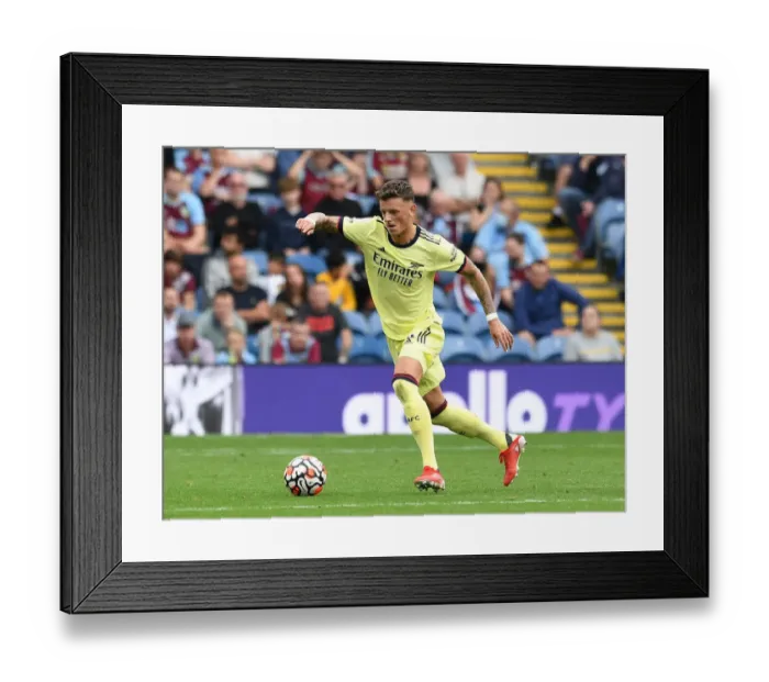 Framed Print : Burnley vs Arsenal: Ben White in Action, 2021-22 Premier League Framed Print : Burnley vs Arsenal: Ben White in Action, 2021-22 Premier League