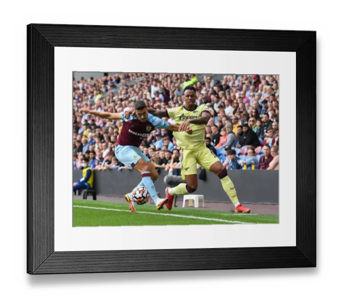 Framed Print : Premier League Showdown: Arsenal vs Burnley at Turf Moor (September 2021) Framed Print : Premier League Showdown: Arsenal vs Burnley at Turf Moor (September 2021)