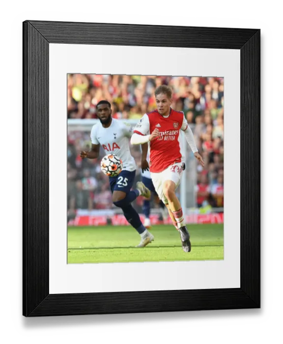 Framed Print : Arsenal's Emile Smith Rowe in Action against Tottenham Hotspur in the 2021-22 Premier League