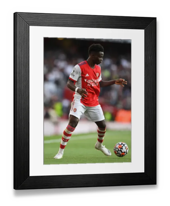 Framed Print : Arsenal's Bukayo Saka in Action: Arsenal vs. Tottenham Hotspur, Premier League 2021-22 - The Thrilling Showdown at Emirates Stadium
