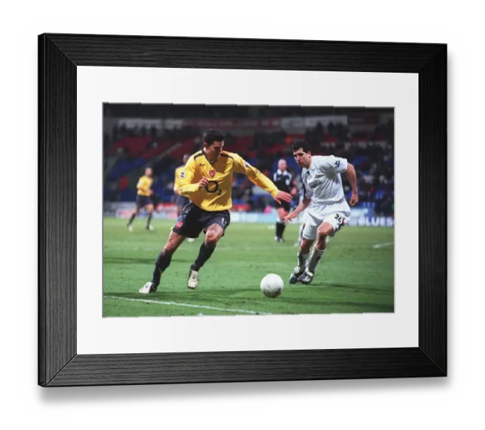 Framed Print : Robin van Persie (Arsenal) Tal Ben Haim (Bolton). Bolton Wanderers 1: 0 Arsenal Framed Print : Robin van Persie (Arsenal) Tal Ben Haim (Bolton). Bolton Wanderers 1: 0 Arsenal