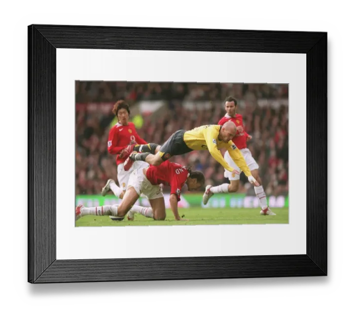 Framed Print : Freddie Ljungberg (Arsenal) Rio Ferdinand (Man Utd) Framed Print : Freddie Ljungberg (Arsenal) Rio Ferdinand (Man Utd)