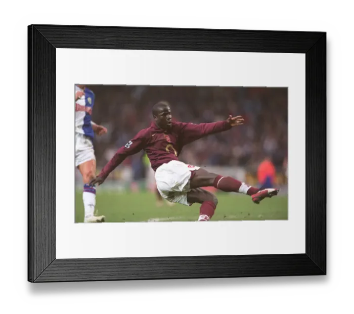 Framed Print : Emmanuel Eboue (Arsenal). Blackburn Rovers 1: 0 Arsenal. FA Premiership