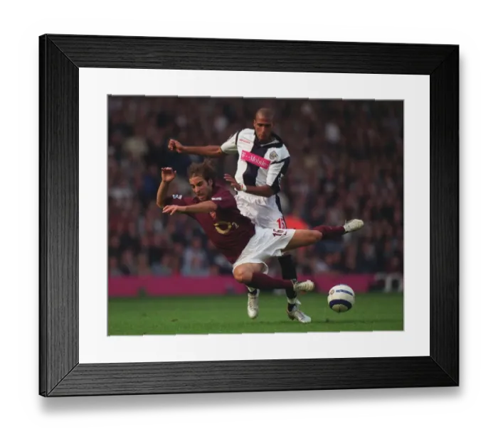 Framed Print : Mathieu Flamini (Arsenal) Diomansy Kamara (WBA) Framed Print : Mathieu Flamini (Arsenal) Diomansy Kamara (WBA)