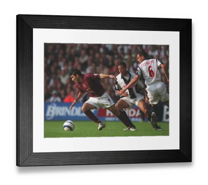 Framed Print : Jose Reyes (Arsenal) Neil Clement (WBA). West Bromwich Albion 2: 1 Arsenal