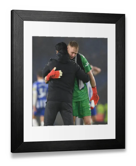 Framed Print : Mikel Arteta Consoles Aaron Ramsdale: Emotional Moment after Arsenal's Win at Brighton & Hove Albion (2021-22)