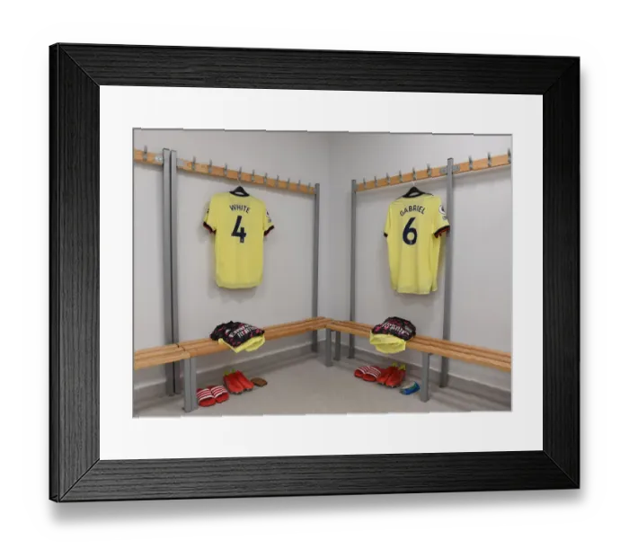 Framed Print : Arsenal Players Prepare in the Dressing Room Before Brighton & Hove Albion Clash (2021-22 Premier League)