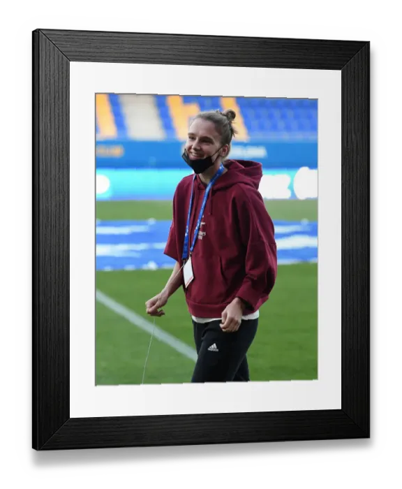 Framed Print : Champions League Showdown: Vivianne Miedema Prepares for Arsenal vs. Barcelona Women's Clash