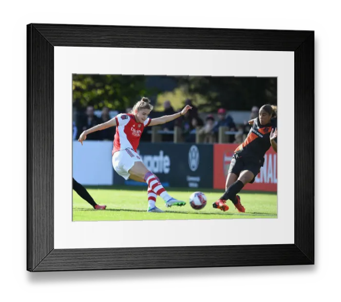 Framed Print : Arsenal's Vivianne Miedema Shines in FA WSL Clash Against Everton