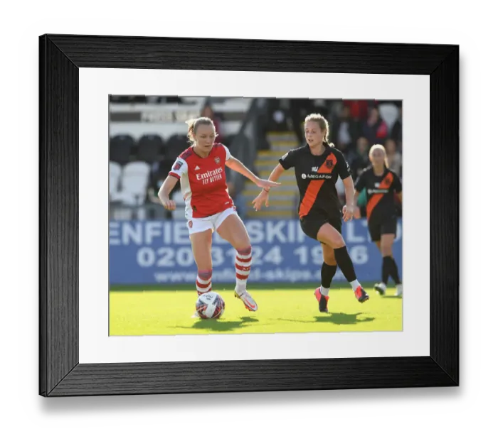 Framed Print : Intense Battle: Arsenal Women vs Everton Women in FA WSL Match (2021-22)