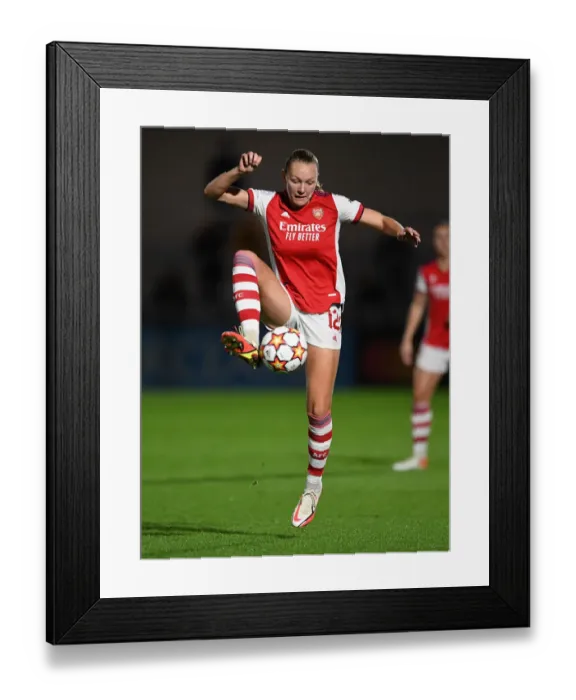 Framed Print : Arsenal Women vs. 1899 Hoffenheim: A UEFA Women's Champions League Battle