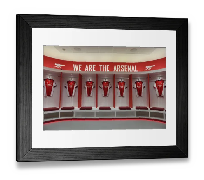 Framed Print : Arsenal FC: Pre-Match Huddle in the Changing Room before Arsenal vs Crystal Palace (2021-22 Premier League)
