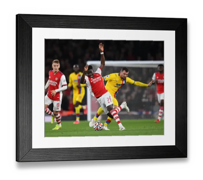 Framed Print : Arsenal vs Crystal Palace: Bukayo Saka Fouled by James McArthur in 2021-22 Premier League Clash