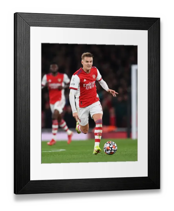 Framed Print : Martin Odegaard in Action: Arsenal vs. Crystal Palace, Premier League 2021-22 Framed Print : Martin Odegaard in Action: Arsenal vs. Crystal Palace, Premier League 2021-22
