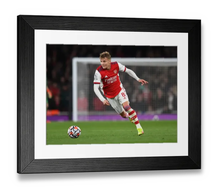 Framed Print : Arsenal's Martin Odegaard in Action against Crystal Palace in the 2021-22 Premier League Framed Print : Arsenal's Martin Odegaard in Action against Crystal Palace in the 2021-22 Premier League