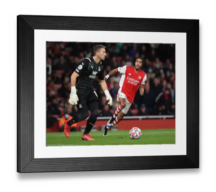 Framed Print : Arsenal's Aubameyang Shines in Arsenal vs. Crystal Palace Premier League Clash (2021-22)