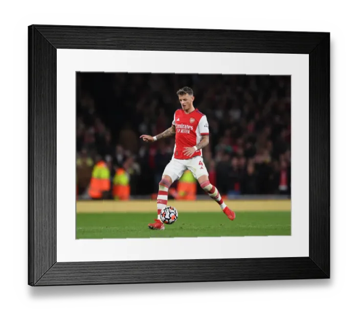Framed Print : Arsenal vs Crystal Palace: Ben White in Action at the Emirates Stadium (2021-22 Premier League) Framed Print : Arsenal vs Crystal Palace: Ben White in Action at the Emirates Stadium (2021-22 Premier League)