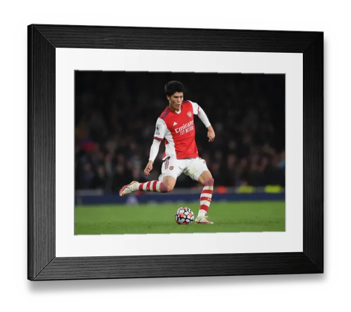 Framed Print : Arsenal's Tomiyasu in Action against Aston Villa in the Premier League Framed Print : Arsenal's Tomiyasu in Action against Aston Villa in the Premier League