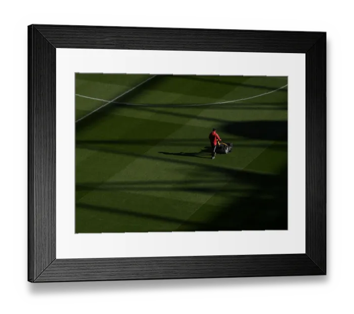 Framed Print : Arsenal: Preparing for Battle - Arsenal v Aston Villa, Premier League 2021-22