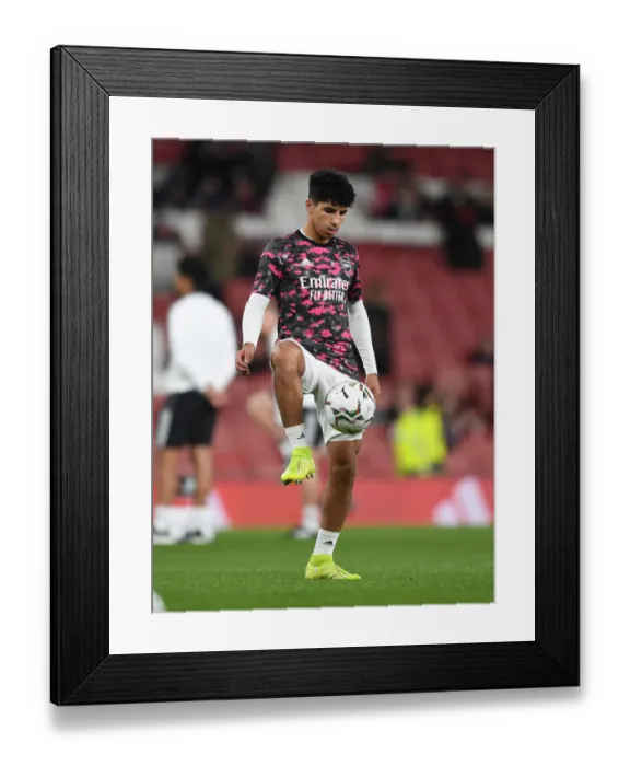 Framed Print : Arsenal vs Leeds United: Carabao Cup Showdown at Emirates Stadium