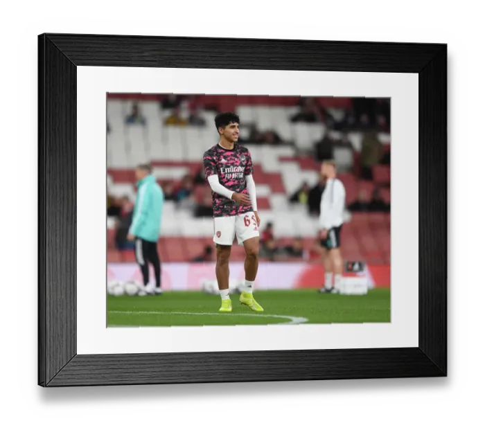 Framed Print : Arsenal vs Leeds United: Carabao Cup Showdown at Emirates Stadium