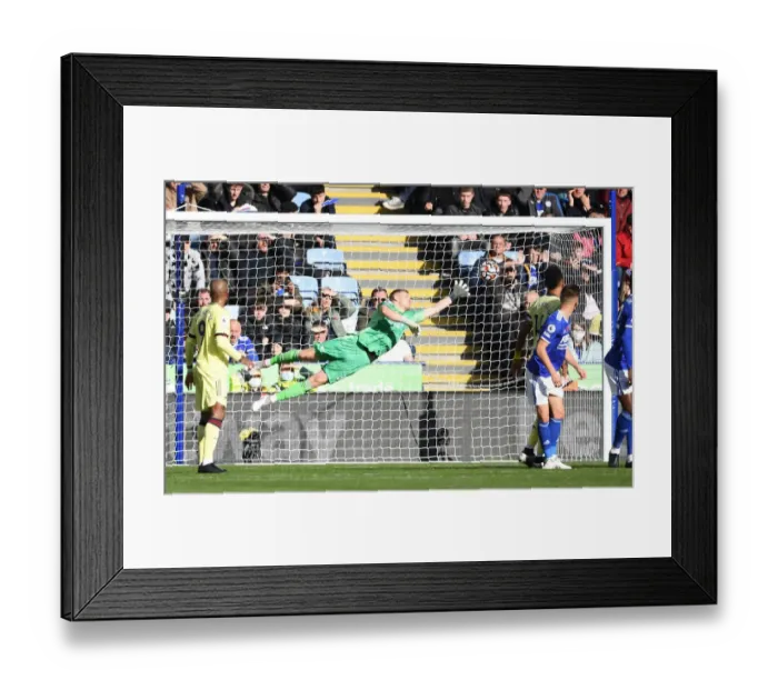 Framed Print : Arsenal's Ramsdale Denies Leicester: Dramatic Save in Premier League Clash