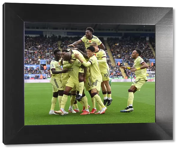 Arsenal Celebrate Gabriel's Goal Against Leicester City - Premier League 2021-22