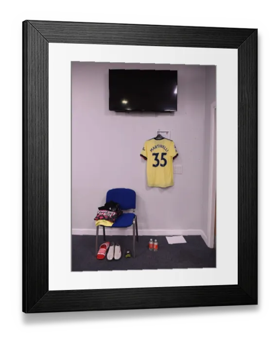 Framed Print : Arsenal's Martinelli Readies for Leicester Clash in Premier League