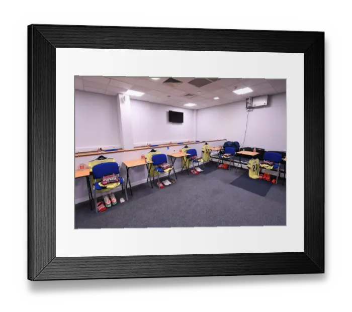 Framed Print : Arsenal's Unity: Pre-Match Huddle Before the Leicester Showdown, Premier League 2021-22