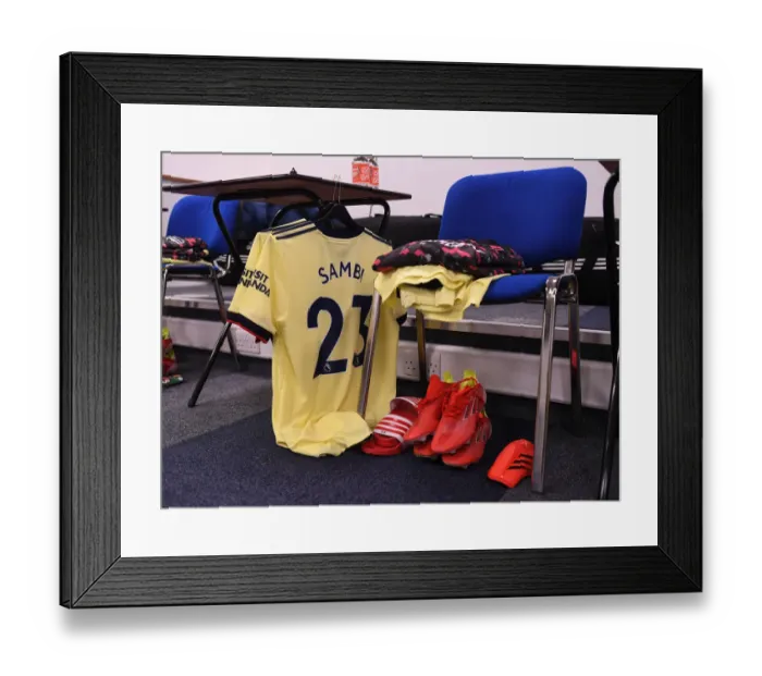 Framed Print : Arsenal's Pre-Match Preparations: Leicester City vs Arsenal, Premier League 2021-22