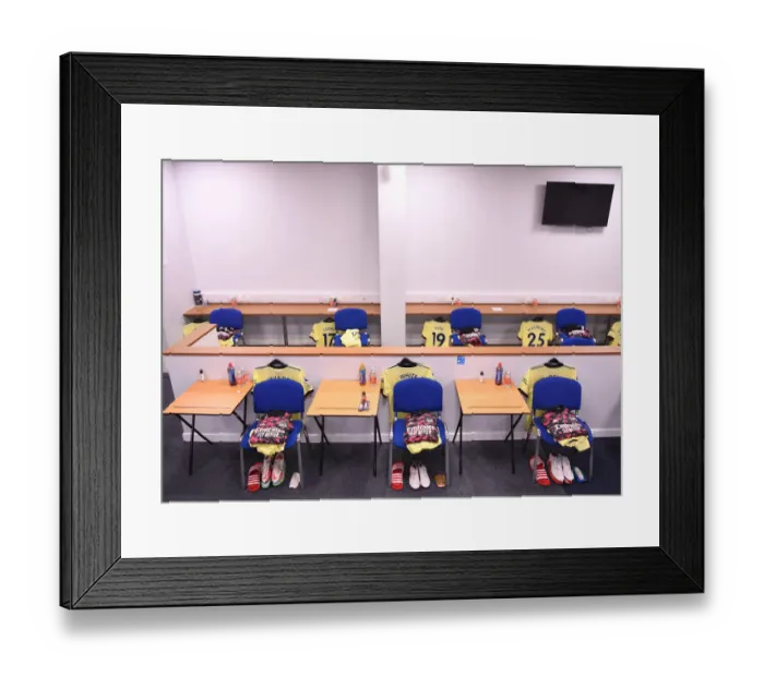 Framed Print : Arsenal's Unity: The Pre-Match Huddle Before Facing Leicester City, Premier League 2021-22
