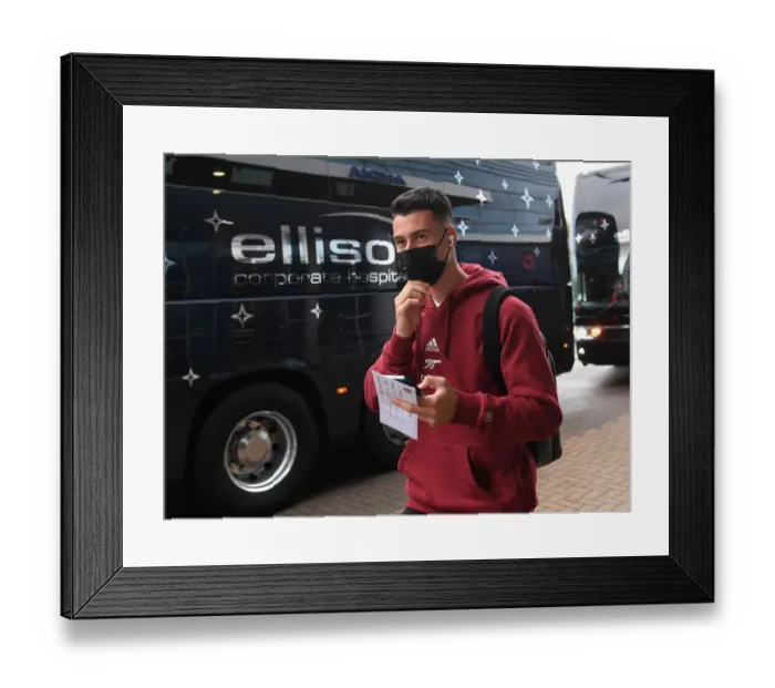 Framed Print : Gabriel Martinelli Prepares for Leicester City vs Arsenal Clash in Premier League (2021-22)
