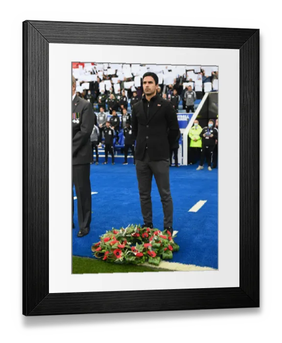 Framed Print : Arsenal's Mikel Arteta Pays Tribute with Wreath before Leicester City Clash