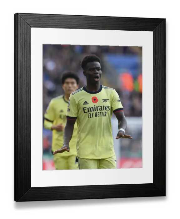 Framed Print : Bukayo Saka in Action: Leicester City vs Arsenal, Premier League 2021-22