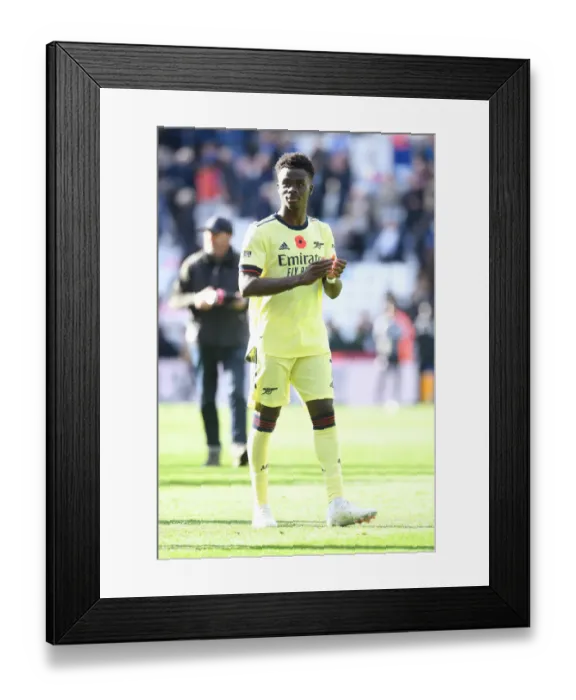 Framed Print : Arsenal's Bukayo Saka Applauding Fans after Leicester Victory (Leicester City vs Arsenal, 2021-22)