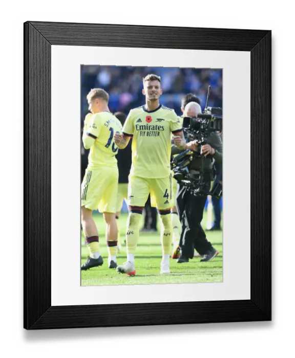 Framed Print : Arsenal Celebrate at The King Power: Leicester City vs. Arsenal, 2021-22 Premier League