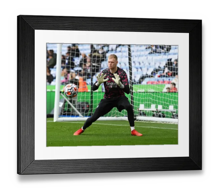 Framed Print : Arsenal's Aaron Ramsdale Prepares for Leicester Showdown in Premier League 2021-22