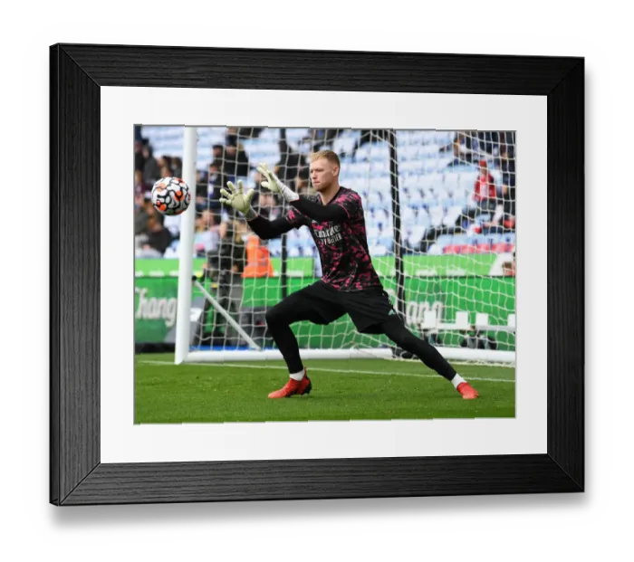 Framed Print : Arsenal's Aaron Ramsdale Readies for Leicester Battle in Premier League 2021-22