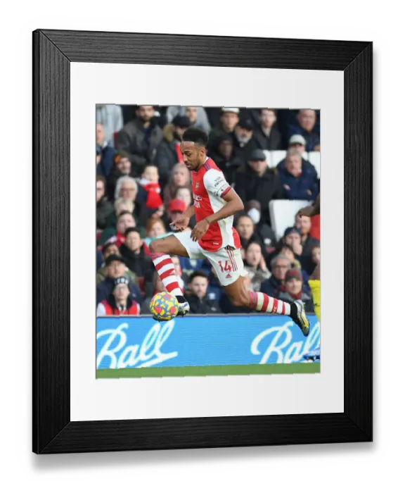Framed Print : Arsenal's Aubameyang Shines in Arsenal v Watford Premier League Clash (2021-22)