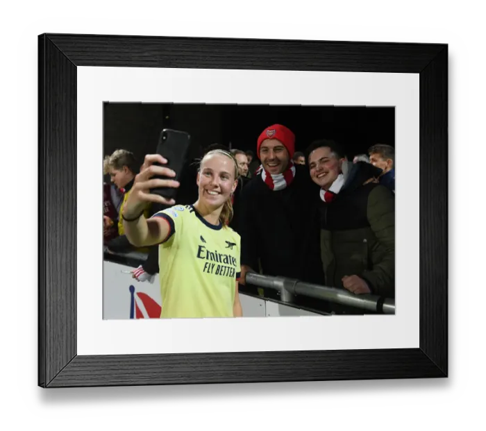 Framed Print : Arsenal's Beth Mead Poses with Fans after HB Koge Victory in UEFA Women's Champions League