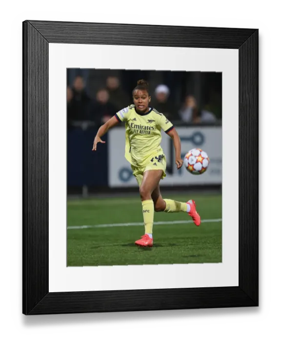 Framed Print : Arsenal WFC's Nikita Parris Battles for Possession in UEFA Women's Champions League Clash against HB Koge