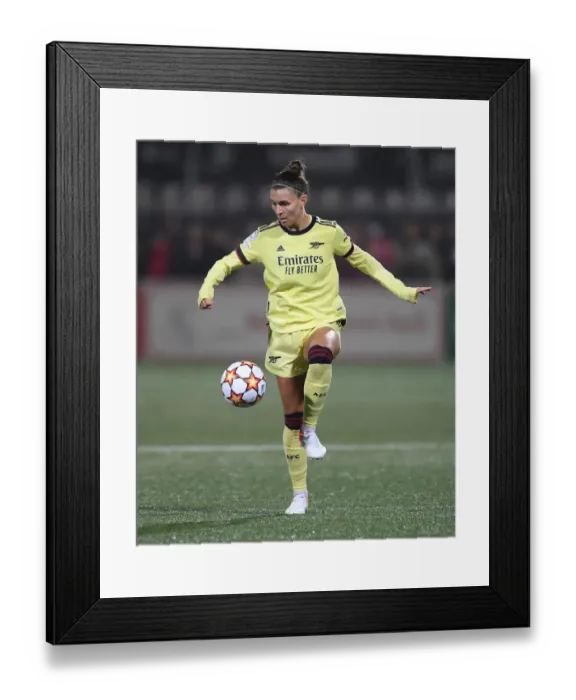Framed Print : Arsenal WFC in Action: Steph Catley Battles for Possession against HB Koge in UEFA Women's Champions League