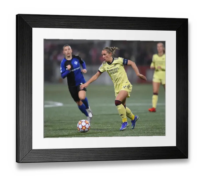 Framed Print : Jordan Nobbs Fights for Arsenal's UEFA Women's Champions League Victory: HB Koge vs. Arsenal Women