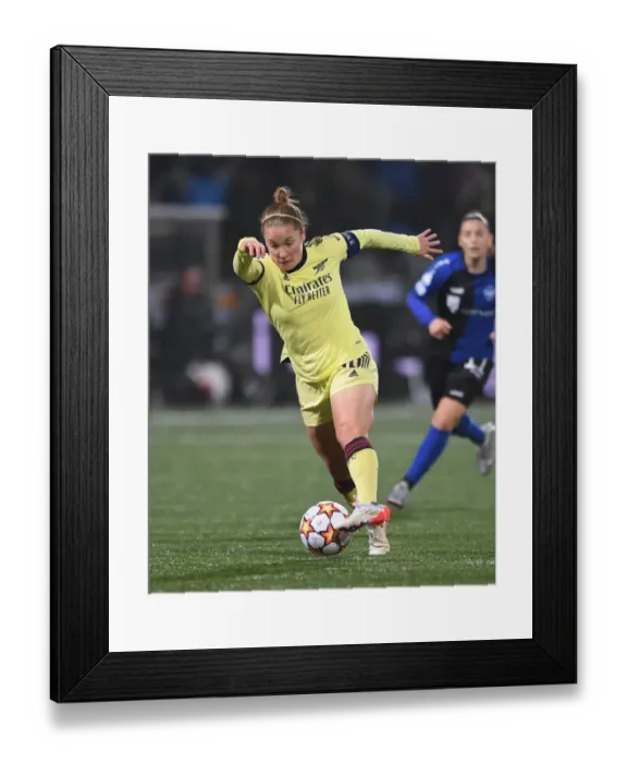 Framed Print : Kim Little Fights for Arsenal WFC Victory in UEFA Women's Champions League: HB Koge vs Arsenal