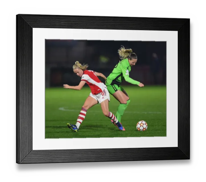 Framed Print : Arsenal vs HB Koge: Beth Mead Faces Off in UEFA Women's Champions League Clash