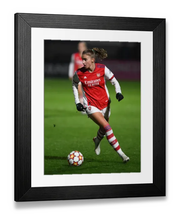 Framed Print : Arsenal's Vivianne Miedema in Action during UEFA Women's Champions League Match Framed Print : Arsenal's Vivianne Miedema in Action during UEFA Women's Champions League Match