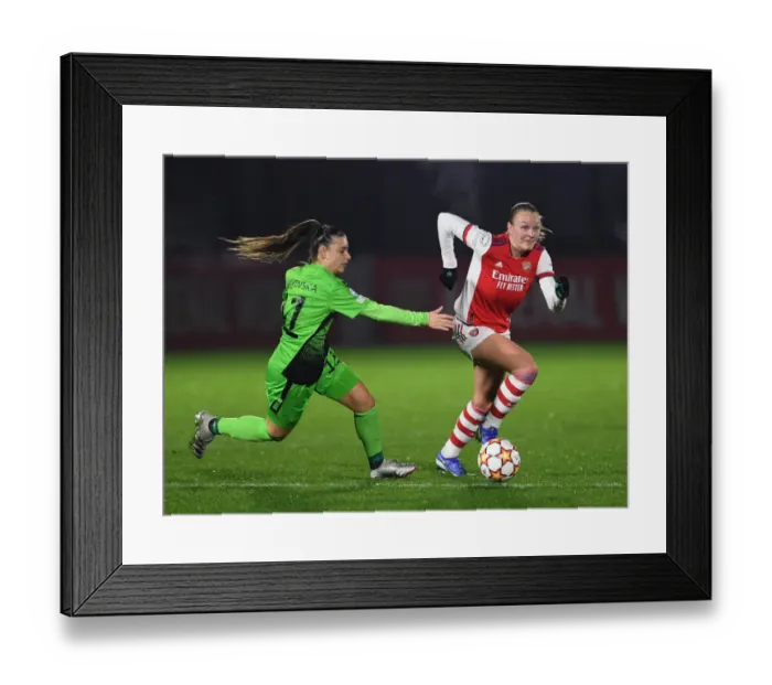 Framed Print : Arsenal Women vs HB Koge: A UEFA Women's Champions League Showdown at Meadow Park