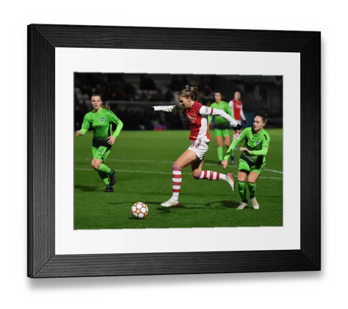 Framed Print : Arsenal's Vivianne Miedema Outmaneuvers HB Koge's Selma Svendsen in UEFA Women's Champions League Clash Framed Print : Arsenal's Vivianne Miedema Outmaneuvers HB Koge's Selma Svendsen in UEFA Women's Champions League Clash