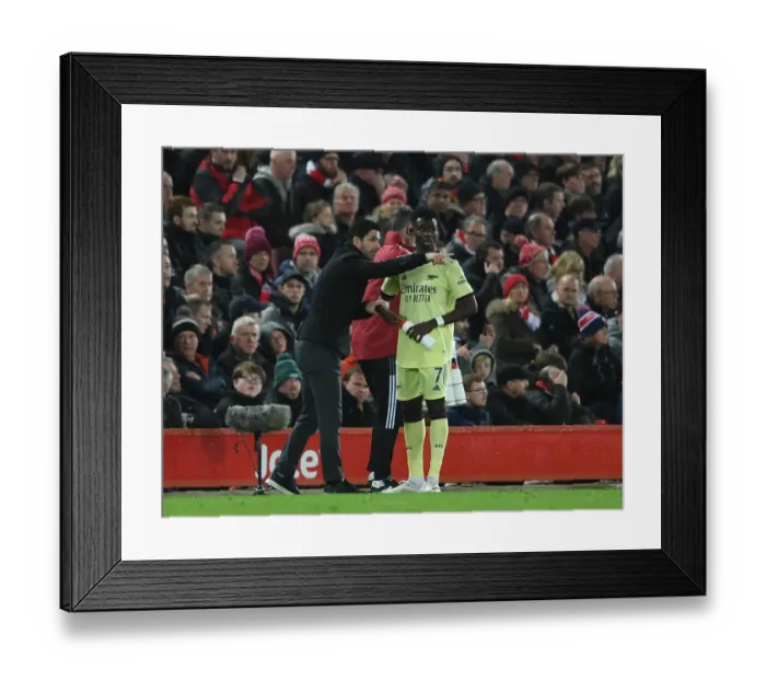 Framed Print : Arsenal Manager Mikel Arteta Gives Instructions to Bukayo Saka during Liverpool vs Arsenal (2021-22)